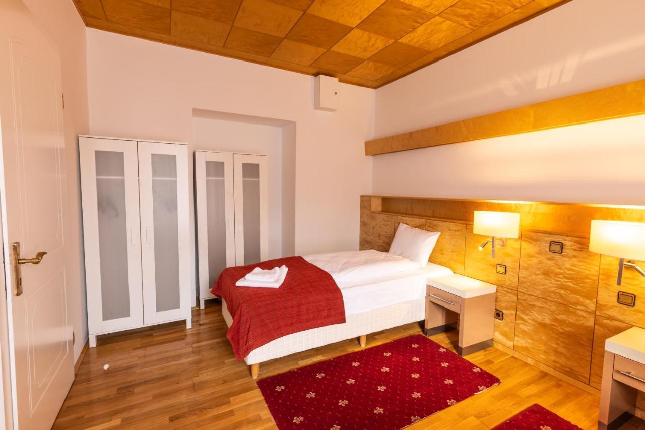 Hallo Nr 9 Vienna
